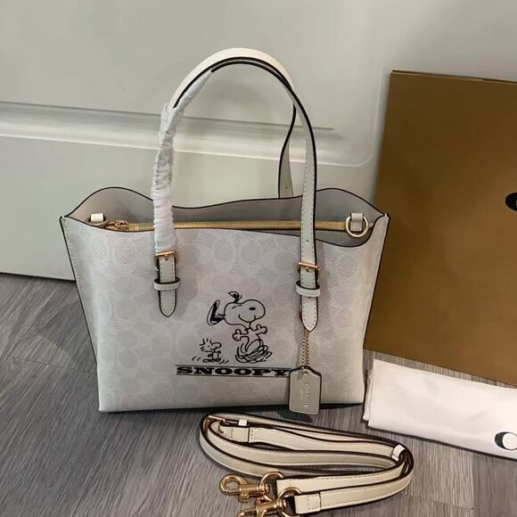 COACH x PEANUTS 2025 Molly Tote Bag 25 Signature Canvas Snoopy CBJ87 NEW - Picture 1 of 8